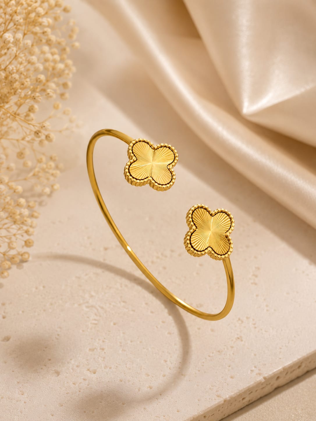 Eternal Clover Bangle
