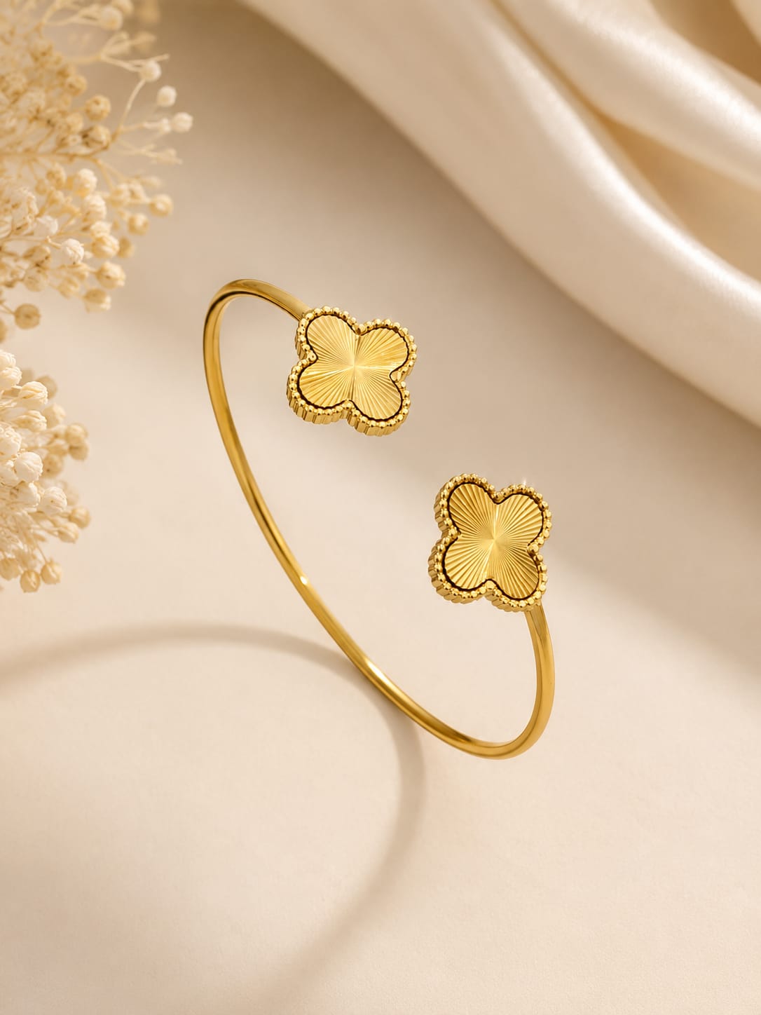 Eternal Clover Bangle
