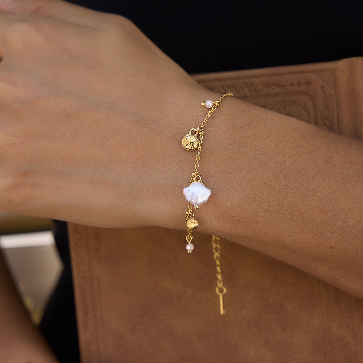 Pearl Seashell Charm Bracelet ✨🐚