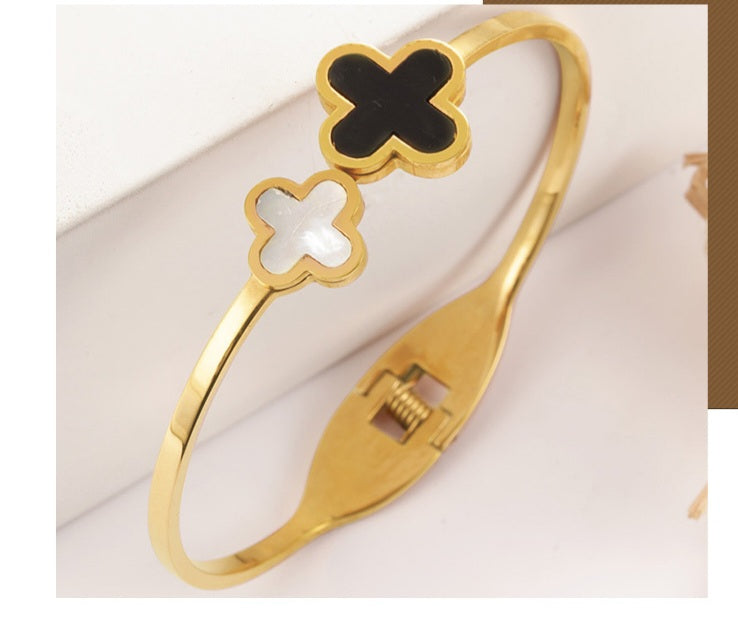 Luna Clover Bangle ✨🍀