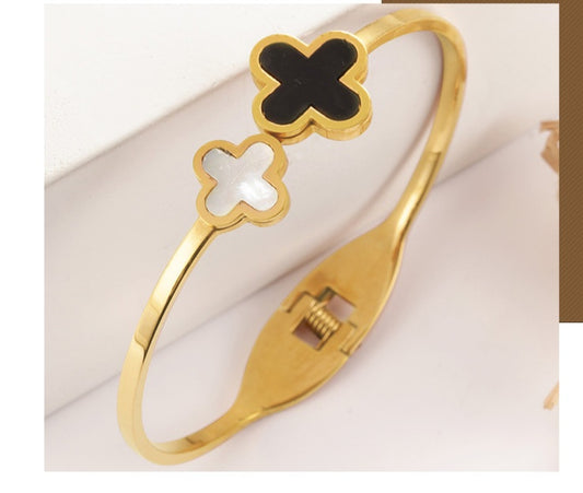 Luna Clover Bangle ✨🍀