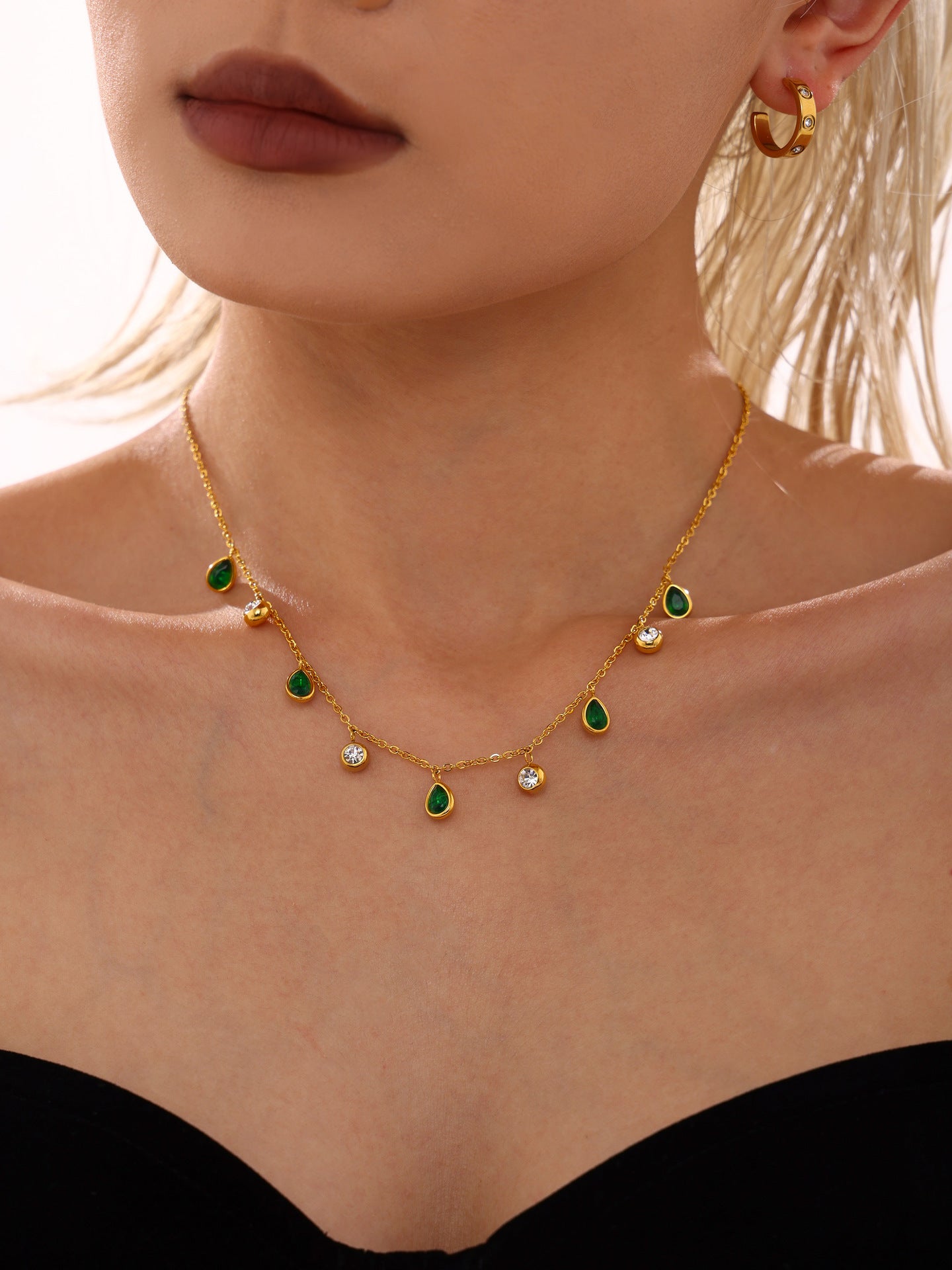 Dainty Gold Teardrop Charm Necklace(green)