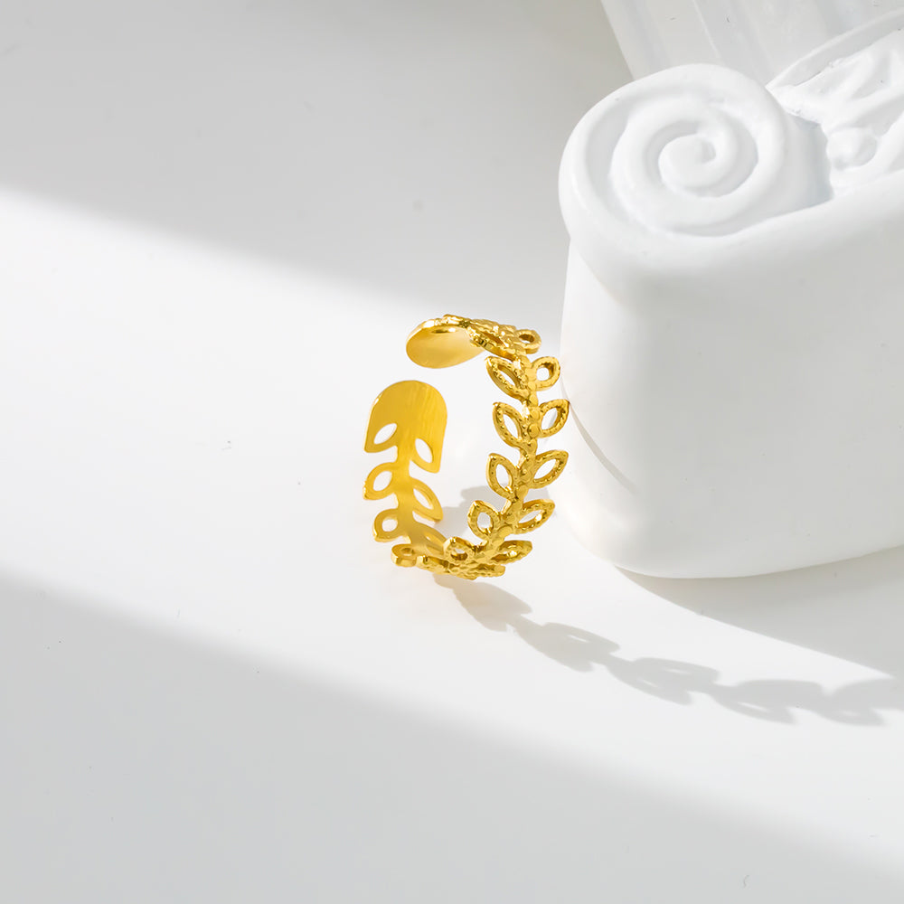 Golden Laurel Ring ✨🌿