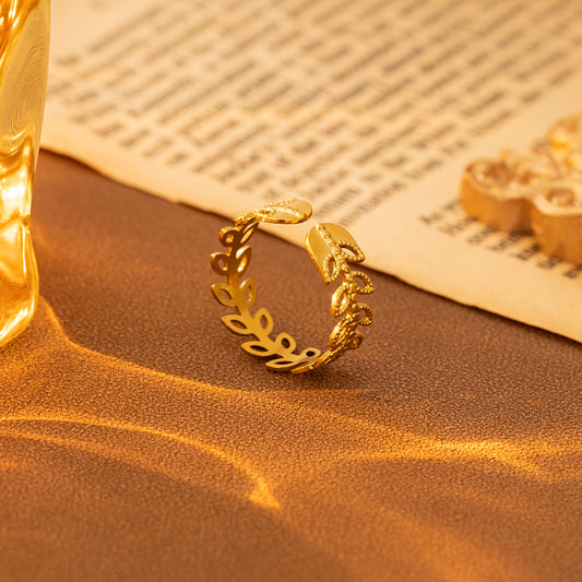 Golden Laurel Ring ✨🌿