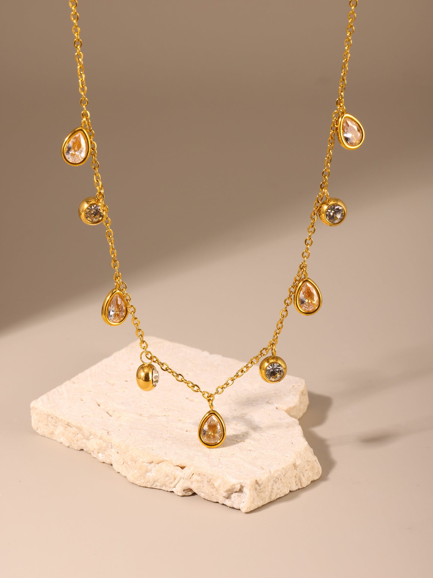 Dainty Gold Teardrop Charm Necklace(green)